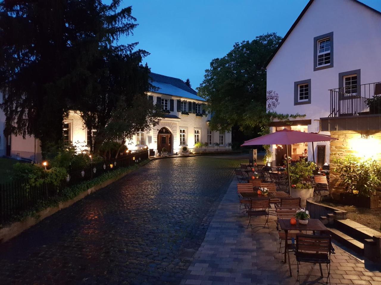 Karolingerhof Hotel Krov Exterior photo