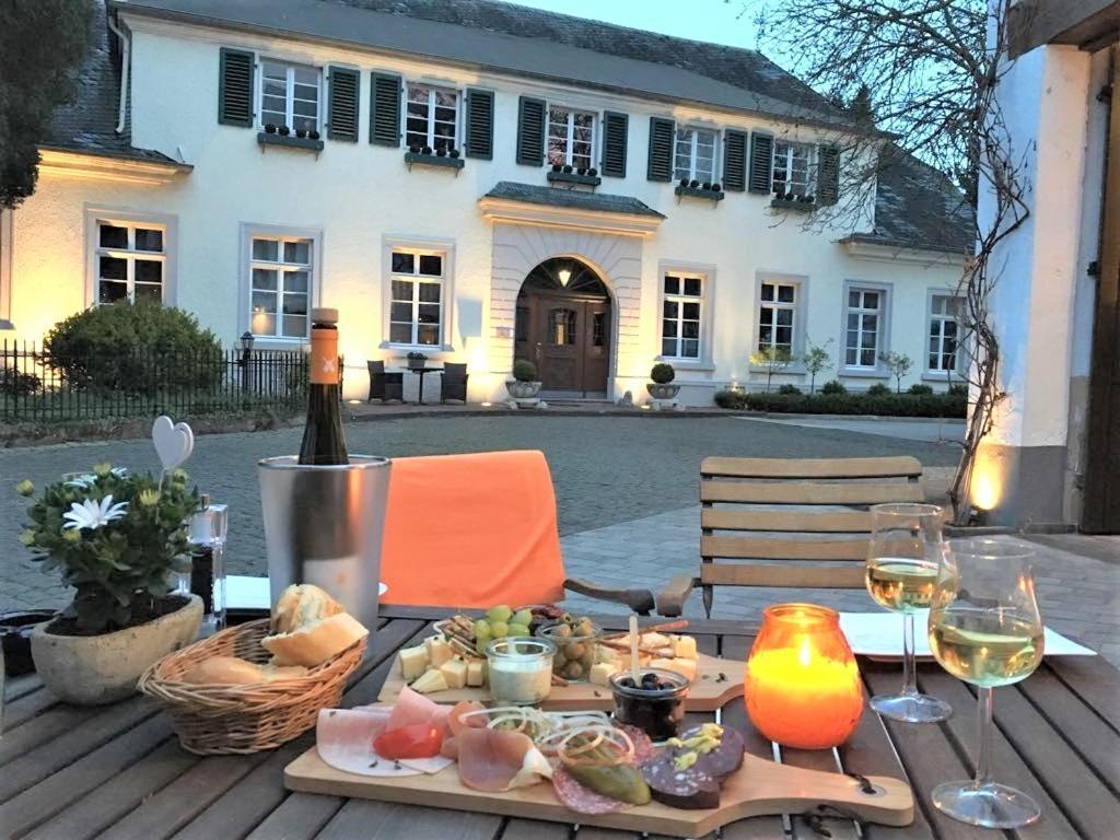 Karolingerhof Hotel Krov Exterior photo